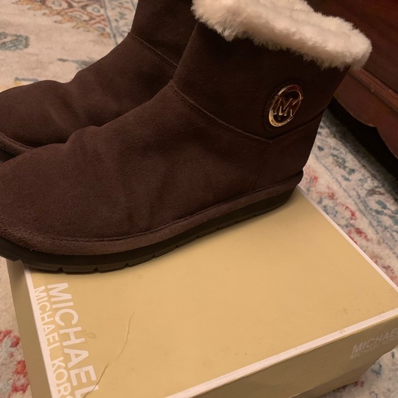MK winter booties with gold emblem - Picture 5 of 5